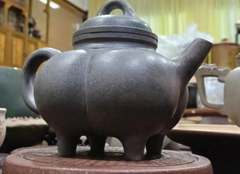 Ding's Four Legs Pot One