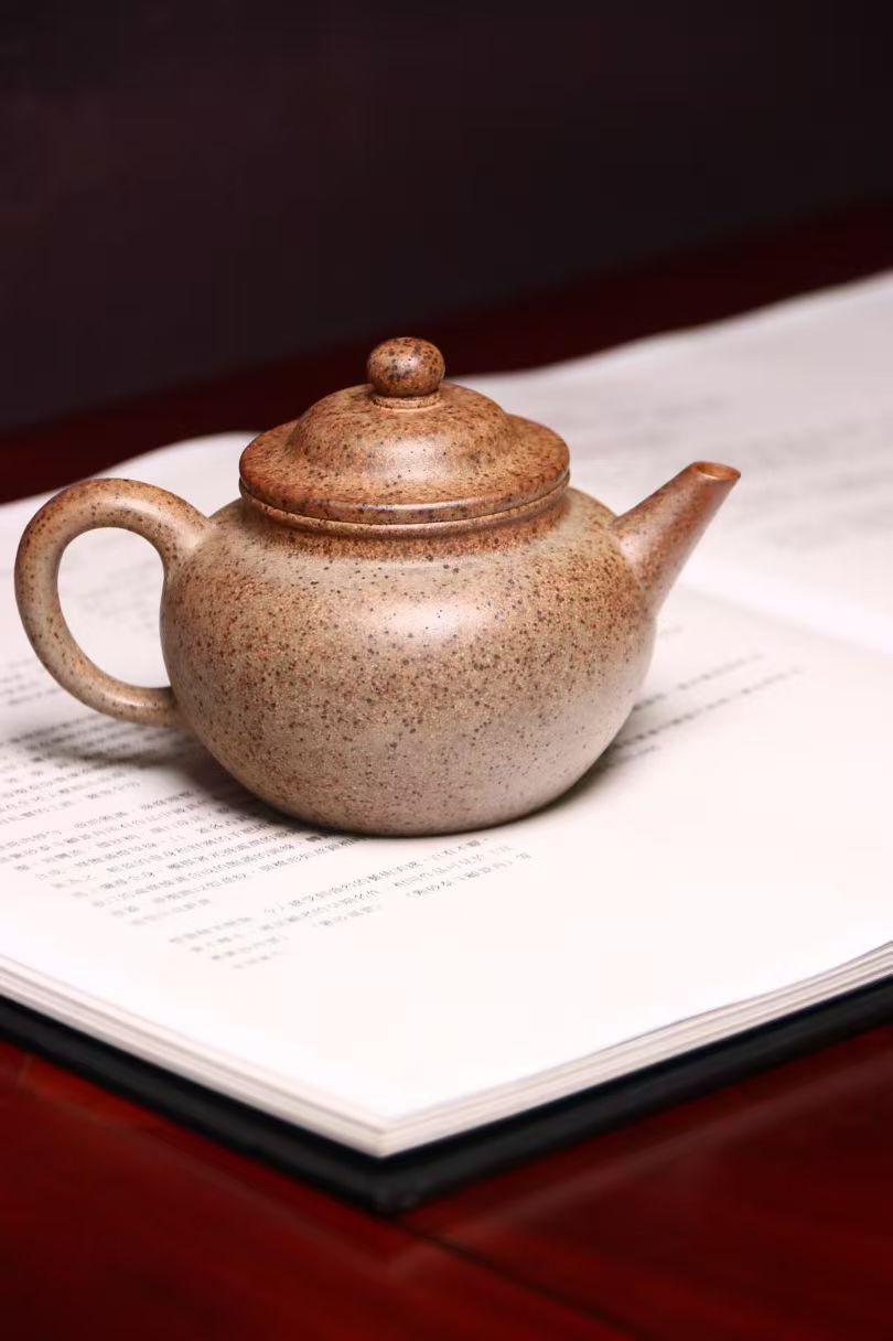 04 Hungmazi Luni Woodfired pot 紅麻子綠泥柴燒壺