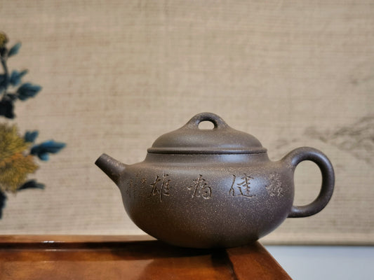 Qinghuini teapot engraved by LI Zhenghua 原礦青段泥 李正華刻繪