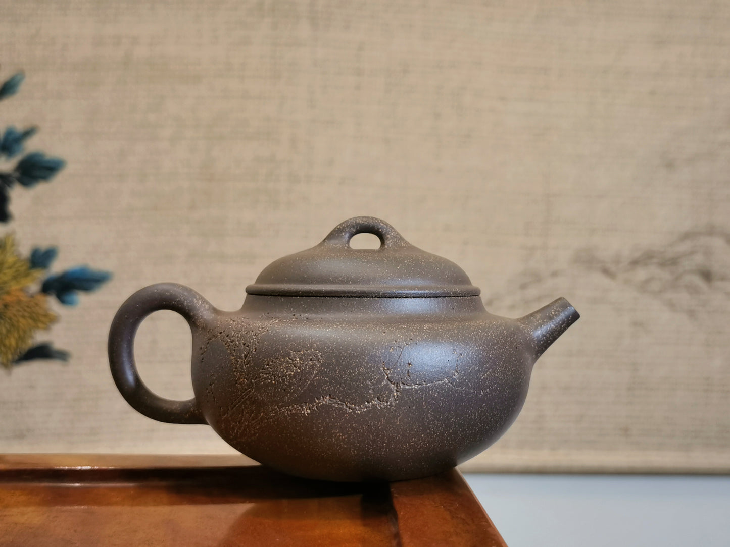 Qinghuini teapot engraved by LI Zhenghua 原礦青段泥 李正華刻繪