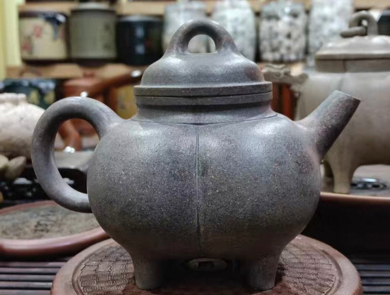 Ding's Four Legs Pot One