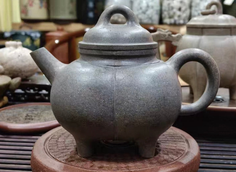 Ding's Four Legs Pot One