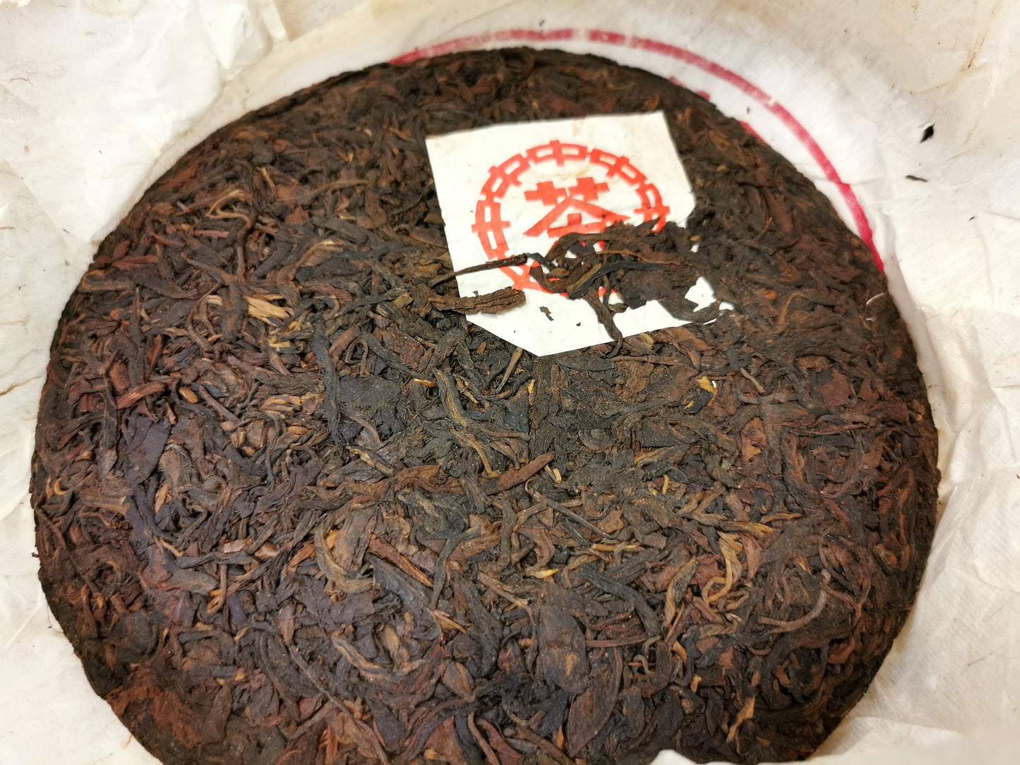 Tea: Aged Raw Puerh teacake 2000 Red Mark 昆明茶廠2000年大紅印鐵餅